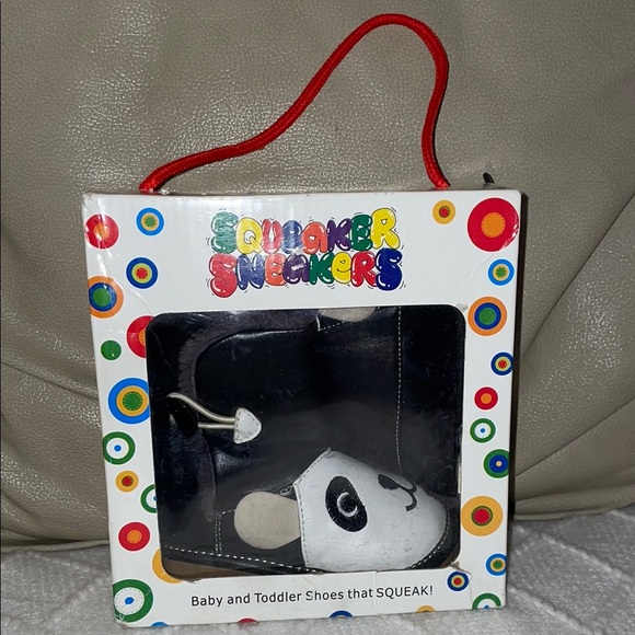 NIB Panda Squeaker Sneakers Baby Shoes.  Toddler Size 7. - Picture 1 of 2